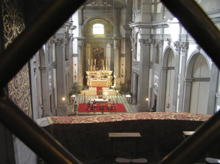 la-chiesa-di-santa-felicita-vista-dal-corridoio-vasariano-firenze-italia-author-and-copyright-marco-ramerini